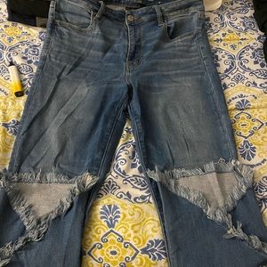 American Eagle Hi-rise Jegging Crop with frayed hems size 14